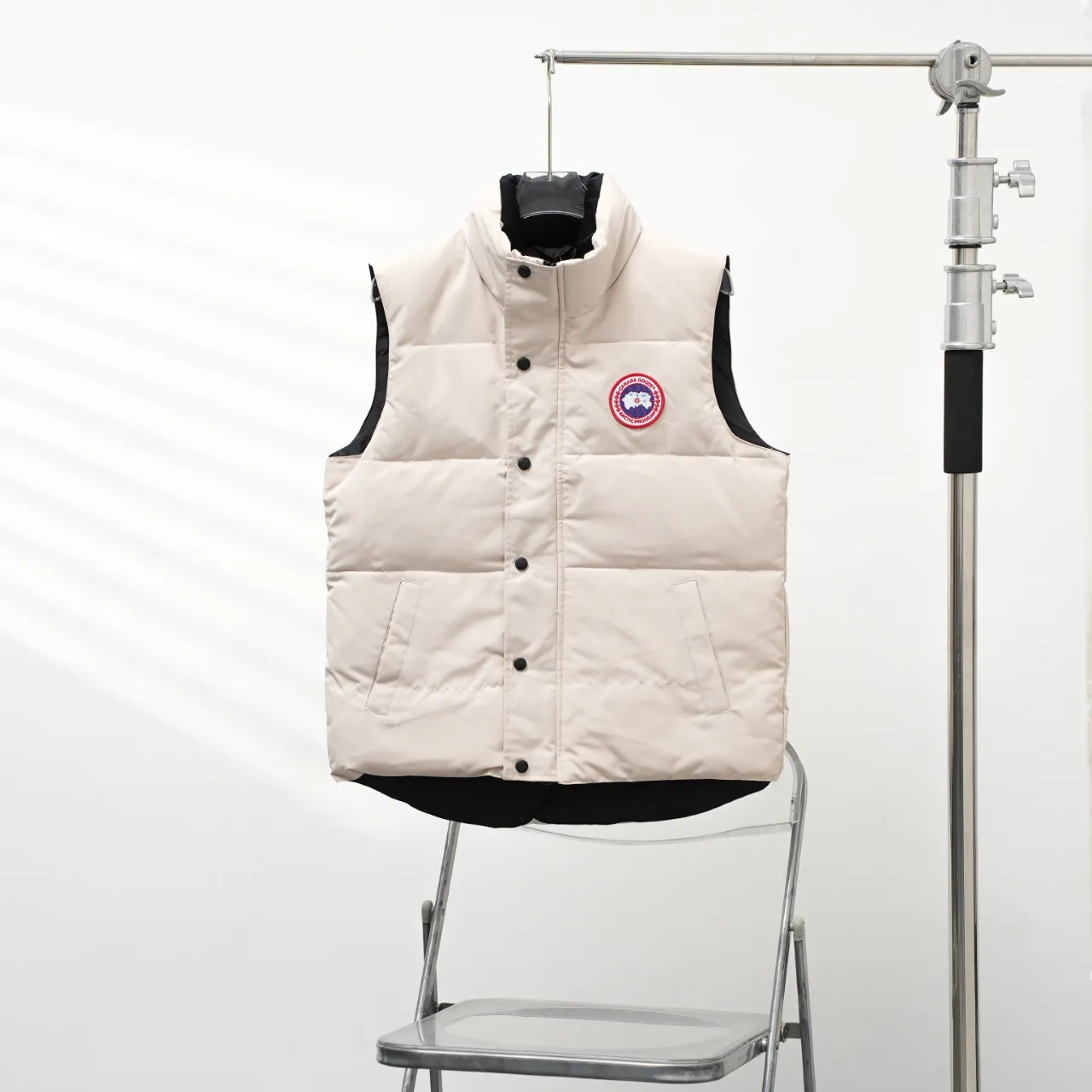 P340 CANADA GOOSE丨Canada Goose slanted pocket stand collar down vest Color: Off-white with red label Size: XS-XXL
